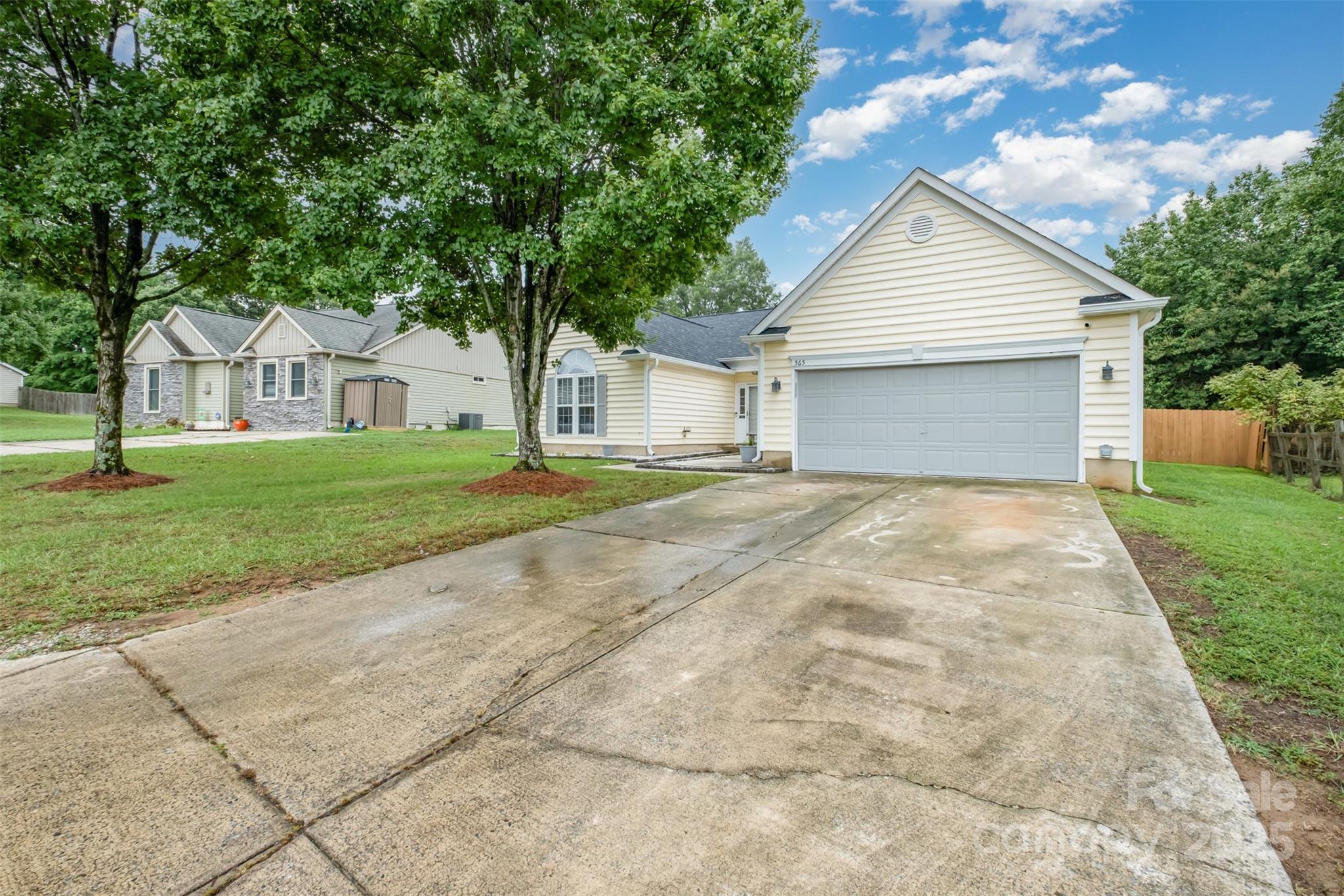565 Viking Place SW