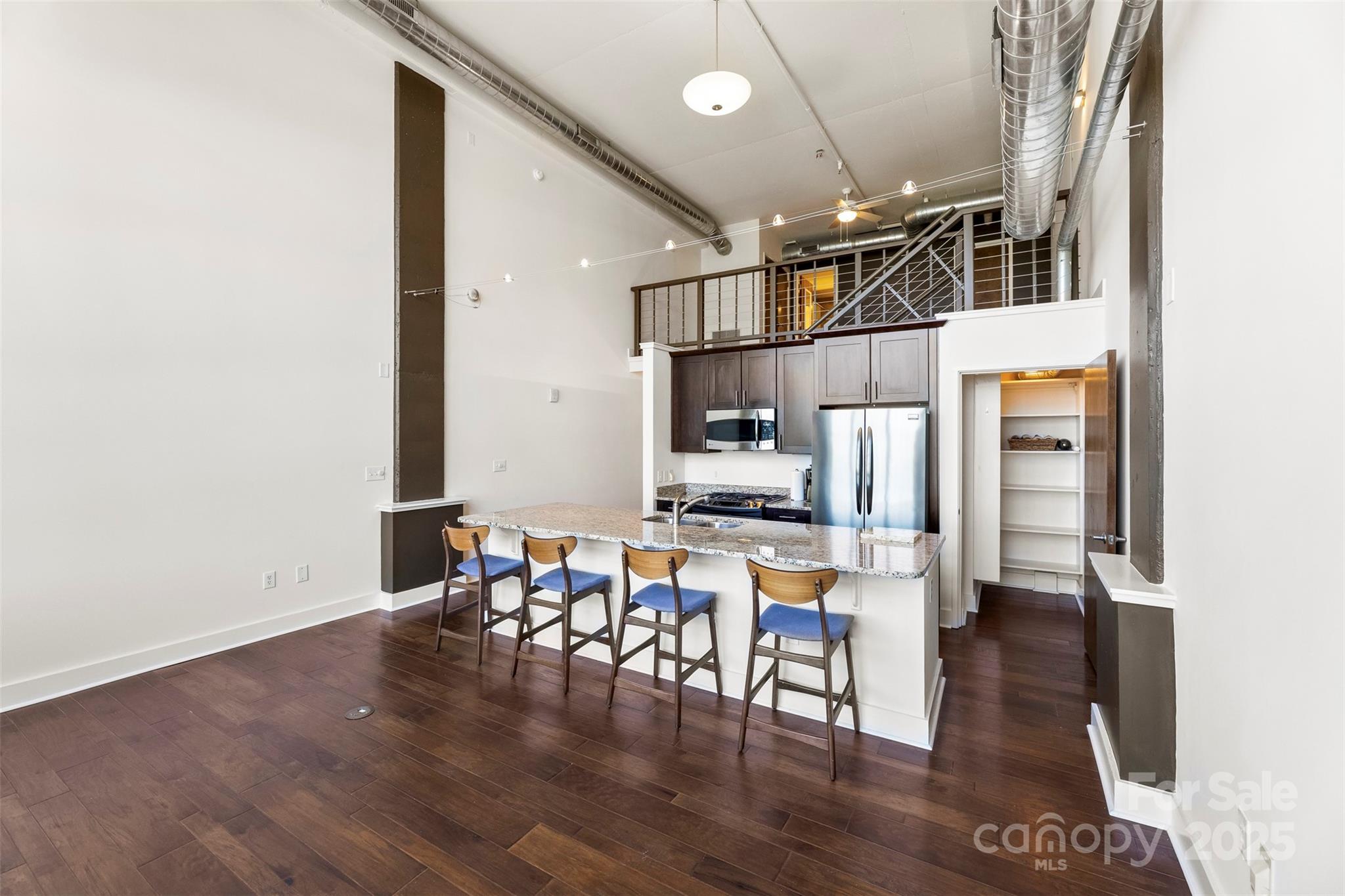 715 N Graham Street 604