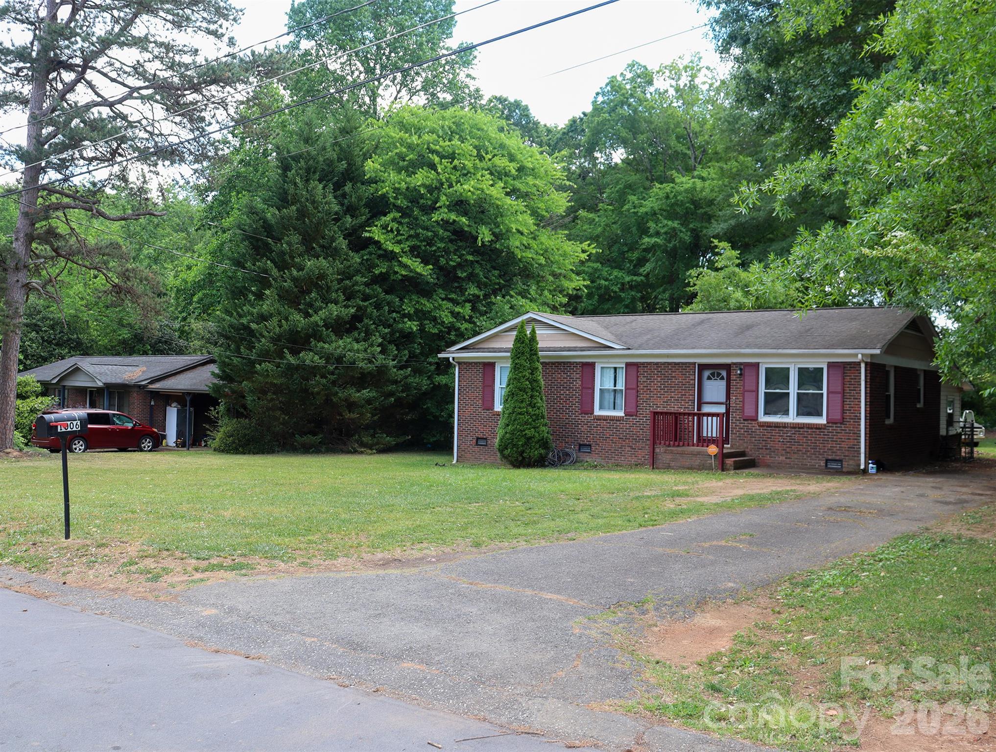 1006 Iris Drive