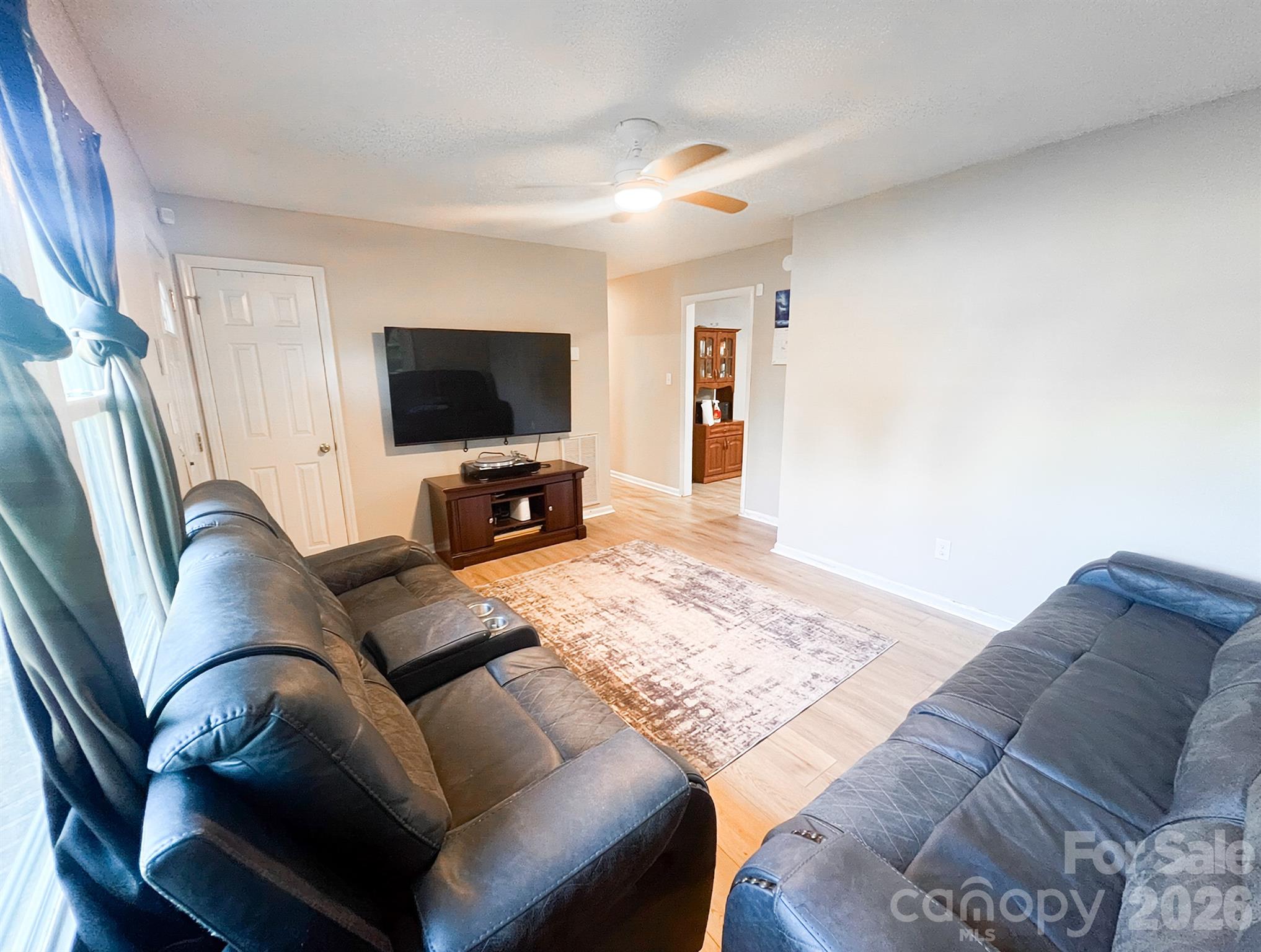 1006 Iris Drive