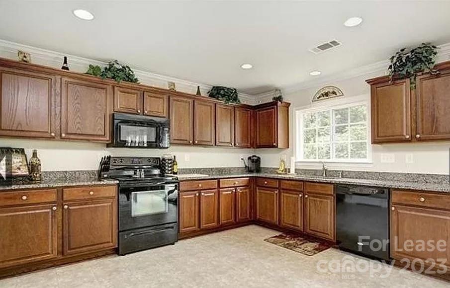 Hamilton Lakes - Residential Lease