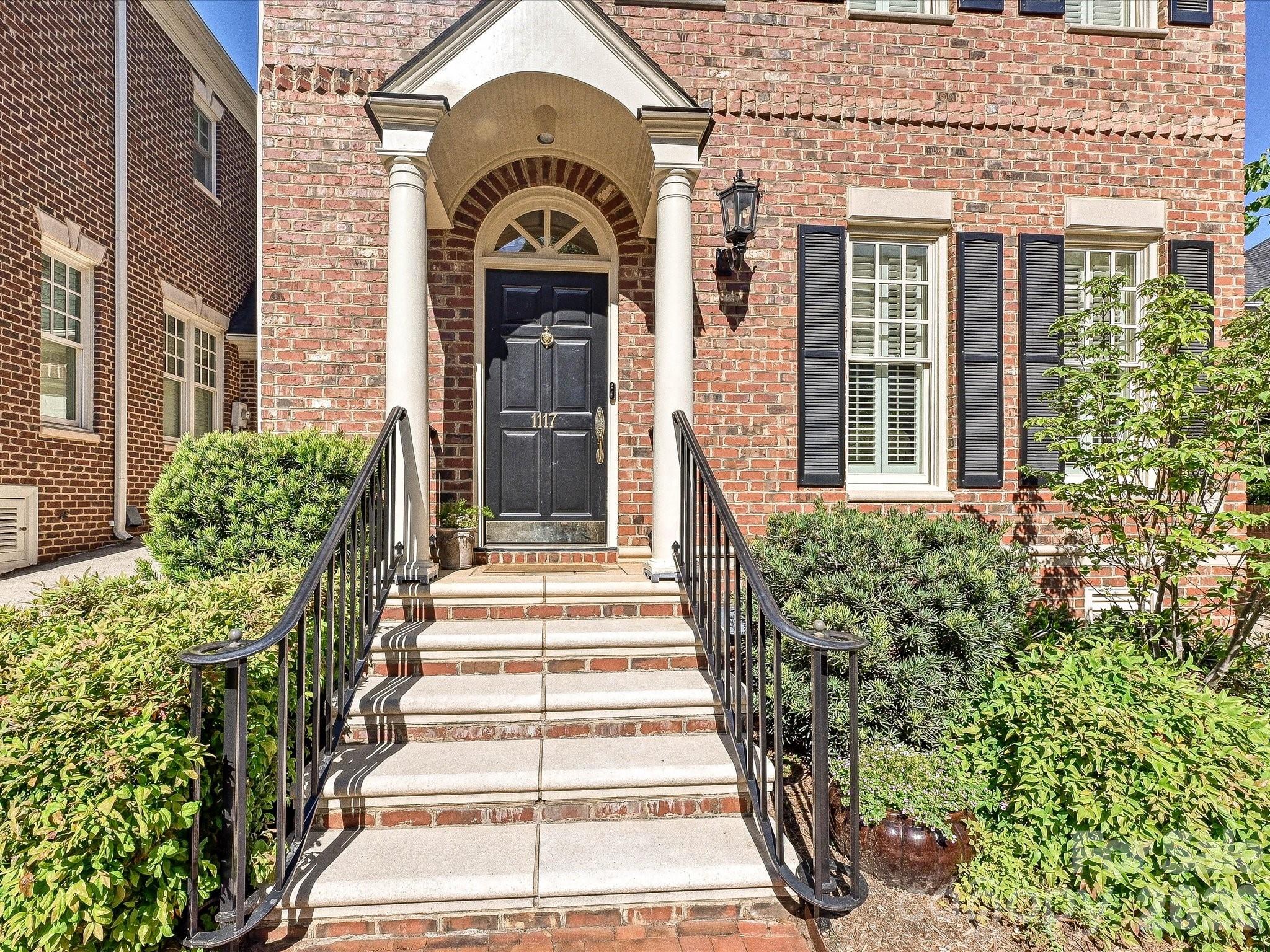 1117 Dilworth Crescent Row