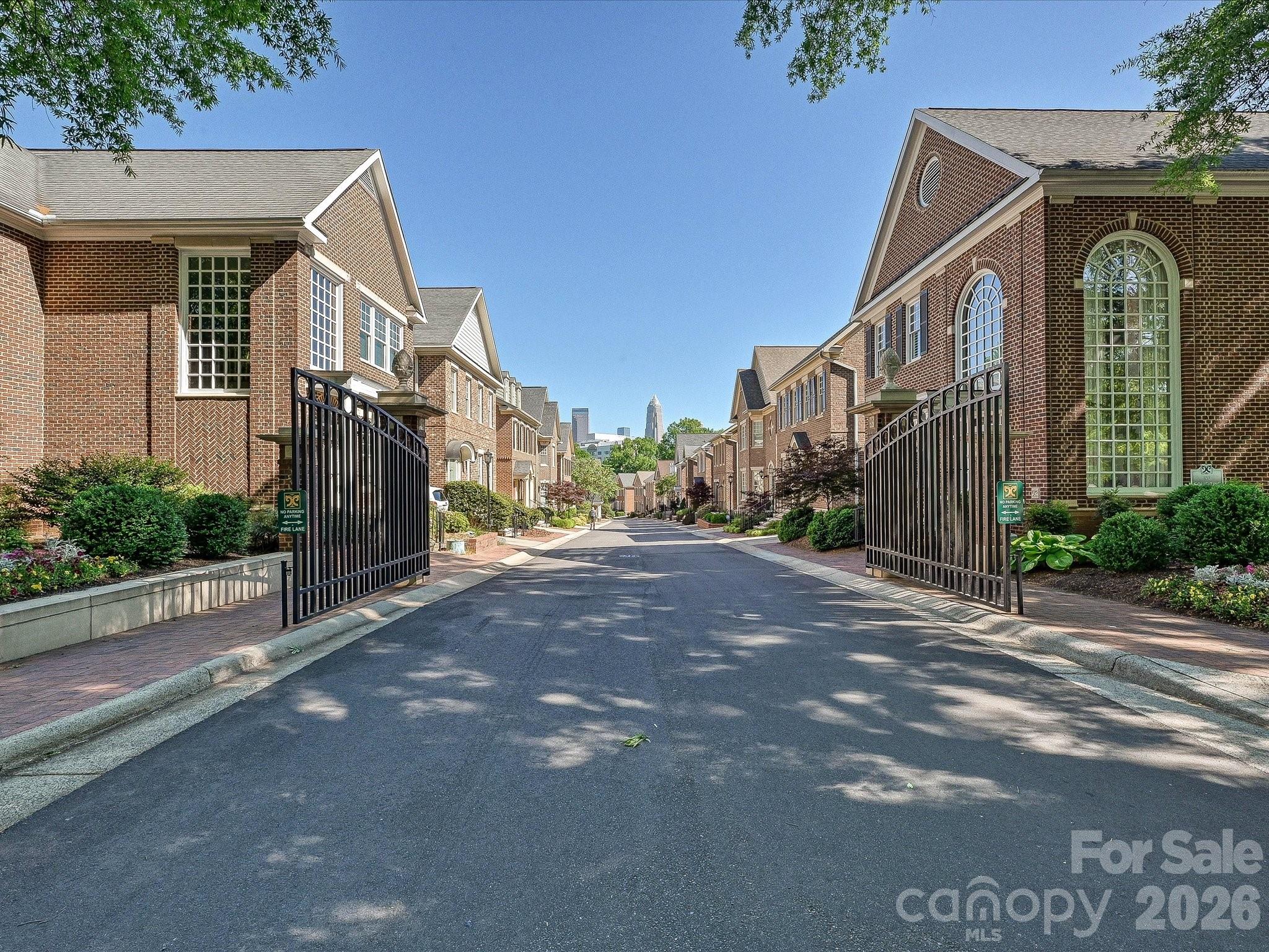 1117 Dilworth Crescent Row