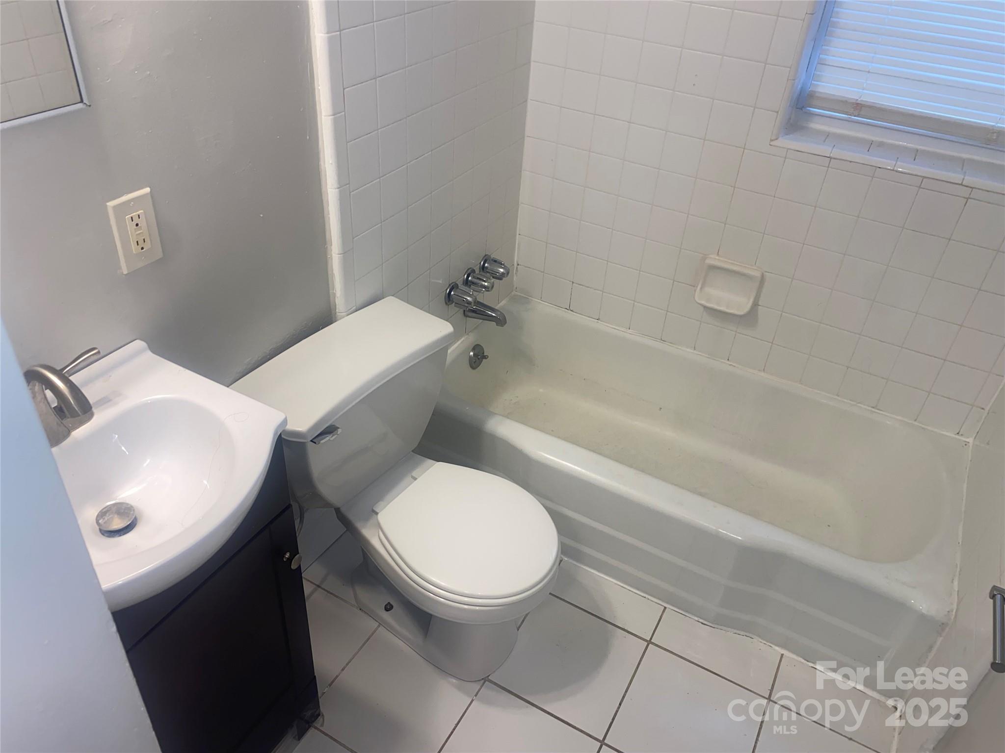 Country Club Hills - Residential Lease