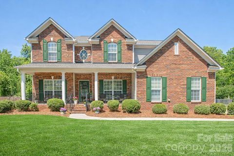 Photo of 1325 Linden Glen Drive, Matthews, NC 28104 (MLS # 4370381)
