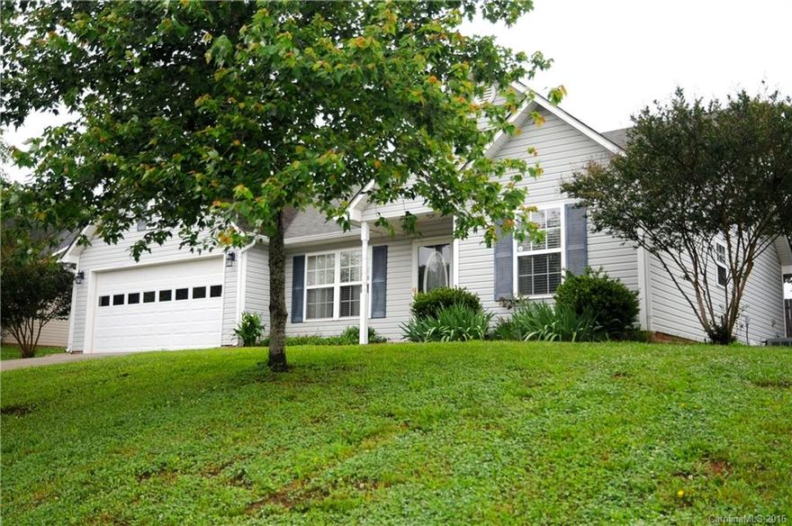 Adorable 3 bedroom ranch style home in Fort Mill School district.  Desirable split bedroom floor plan.  Enjoy large, fenced in backyard.  Move in ready!  Convenient to I-77 and I-485, airport and shopping.