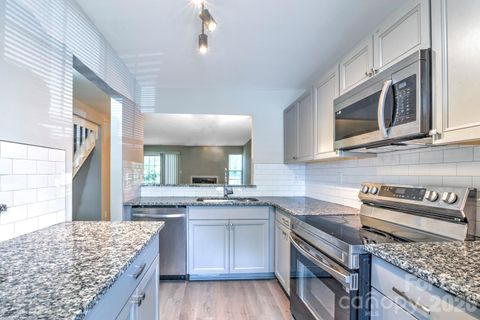 6129 Windsor Gate Lane Charlotte NC 28215