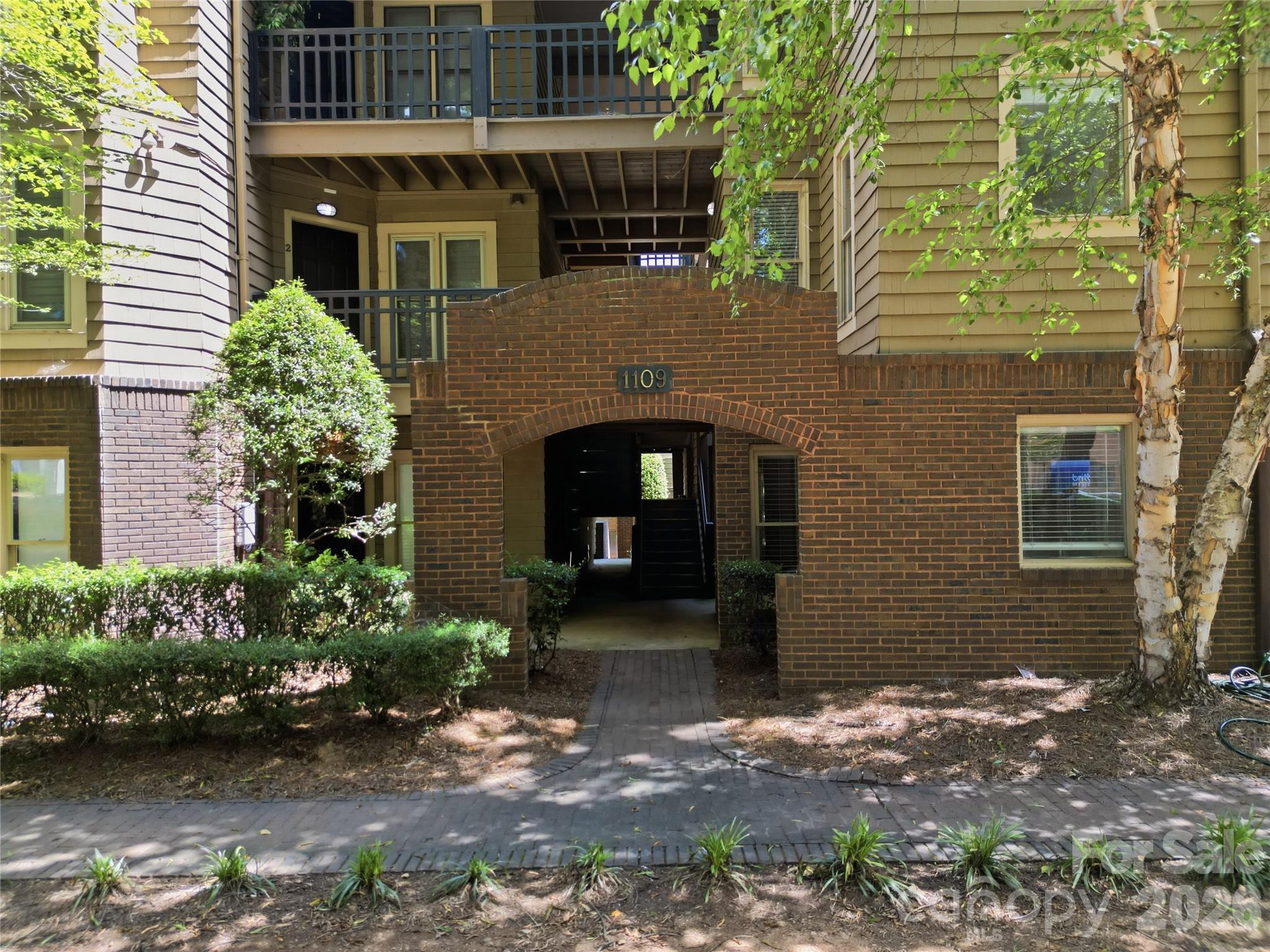 1109 E Morehead Street 16