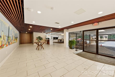 Photo of 1323 Queens Road #414, Charlotte, NC 28207 (MLS # 4436360)
