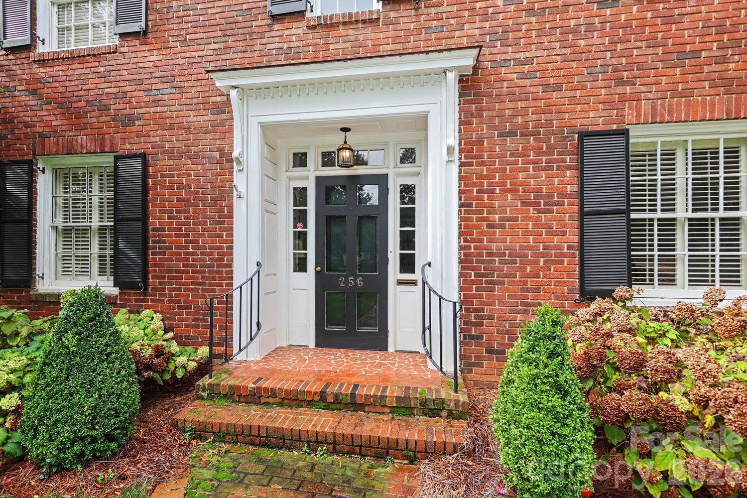 256 Hempstead Place