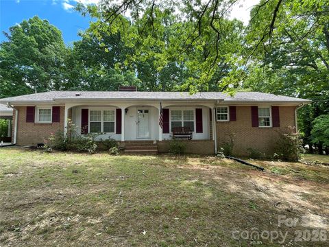 Photo of 507 Meadowrock Drive, Albemarle, NC 28001 (MLS # 4372117)