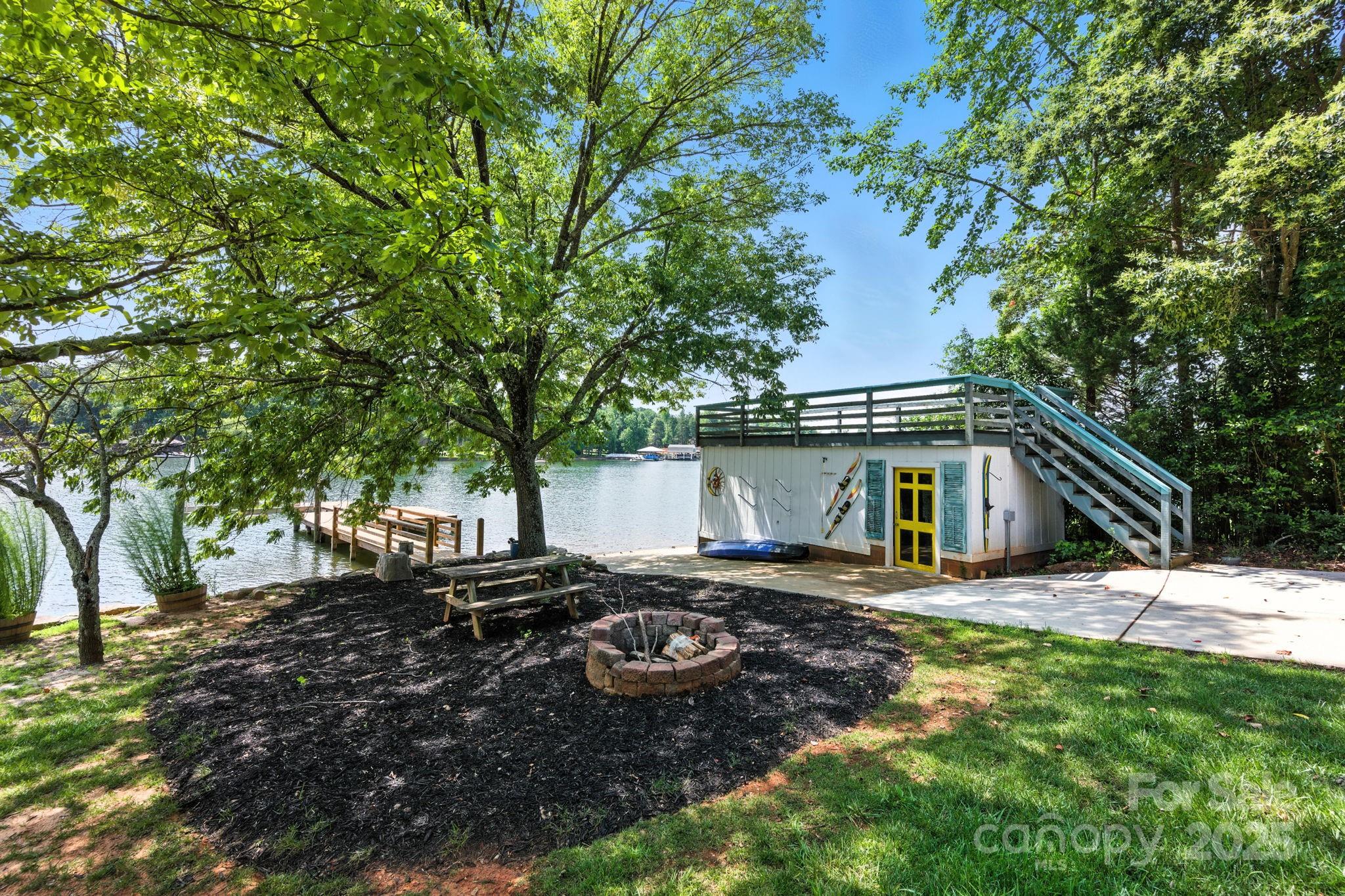215 Barber Loop