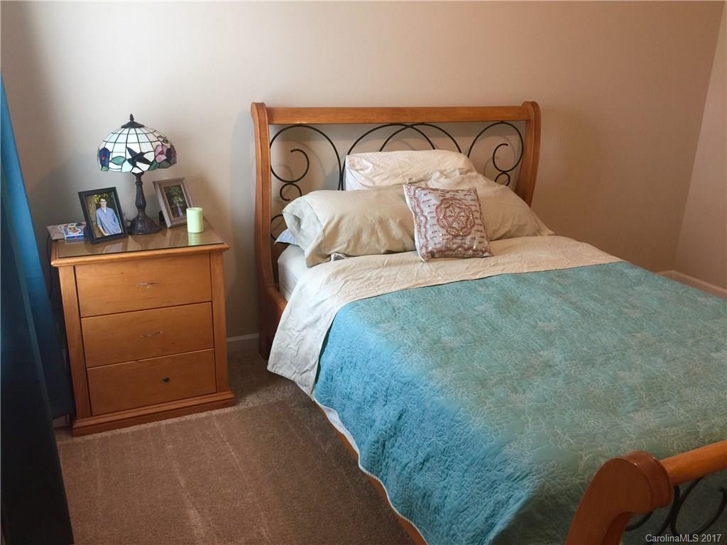 Ellis Pond - Residential