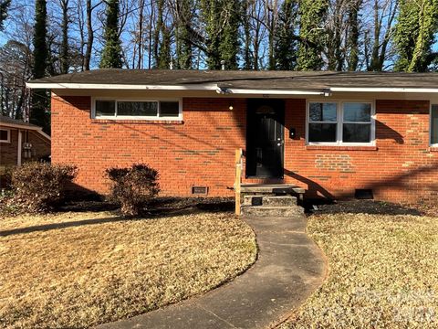 Photo of 520 Blendwood Drive, Charlotte, NC 28215 (MLS # 4344895)