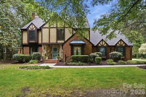 Photo of 5101 Lindstrom Drive, Charlotte, NC 28226 (MLS # 4375249)