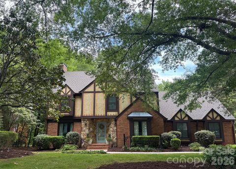 Photo of 5101 Lindstrom Drive, Charlotte, NC 28226 (MLS # 4375249)