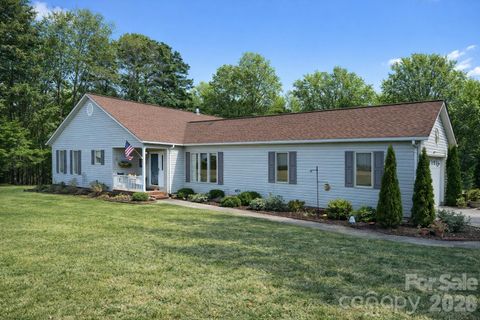 411 27th Avenue Circle NW Hickory NC 28601