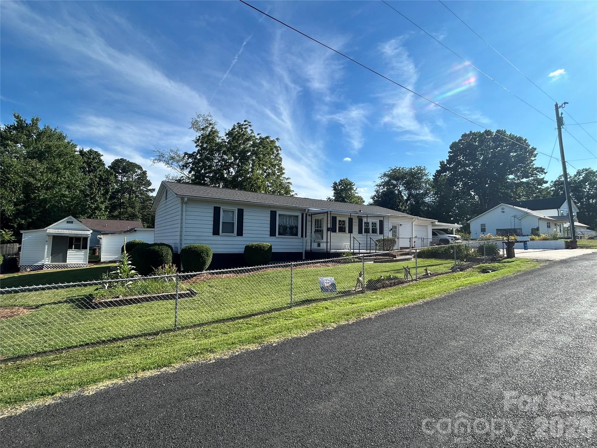 402 E 24TH Street