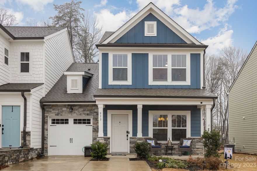 Gorgeous townhouse available on Lake Wylie! Access to community boat ramp and dock at marina. Boat storage is also available. Beautiful clubhouse, that includes a gym, overlooks community pool. Kitchen and bathrooms have quartz counter tops. Kitchen has large island, gas stove, and pantry. Downstairs painted agreeable gray. Primary bedroom on main level, as well as the laundry room. Upstairs has 3 bedrooms, full bath, and large loft! 1 car garage, driveway can fit up to 4 cars. Covered front porch as well as a patio pad in back with yard and ability to fence it in. Back of the townhouse surrounded by trees for privacy. HOA Security Cameras are being added to the entrance.