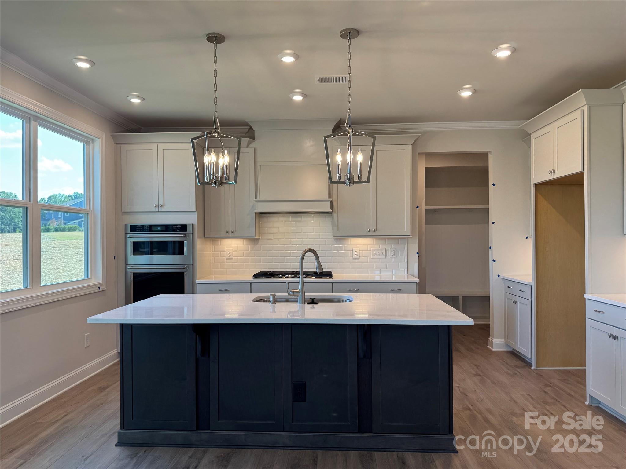 2522 Mabel Lane