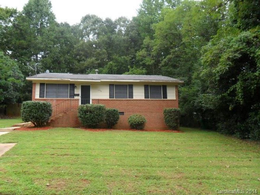 Cute 3 Bedroom 1.5 Bathroom Home.  Home has new appliances in kitchen.  New interior paint and new carpet.  Home will not last long!  Schedule an appointment today!