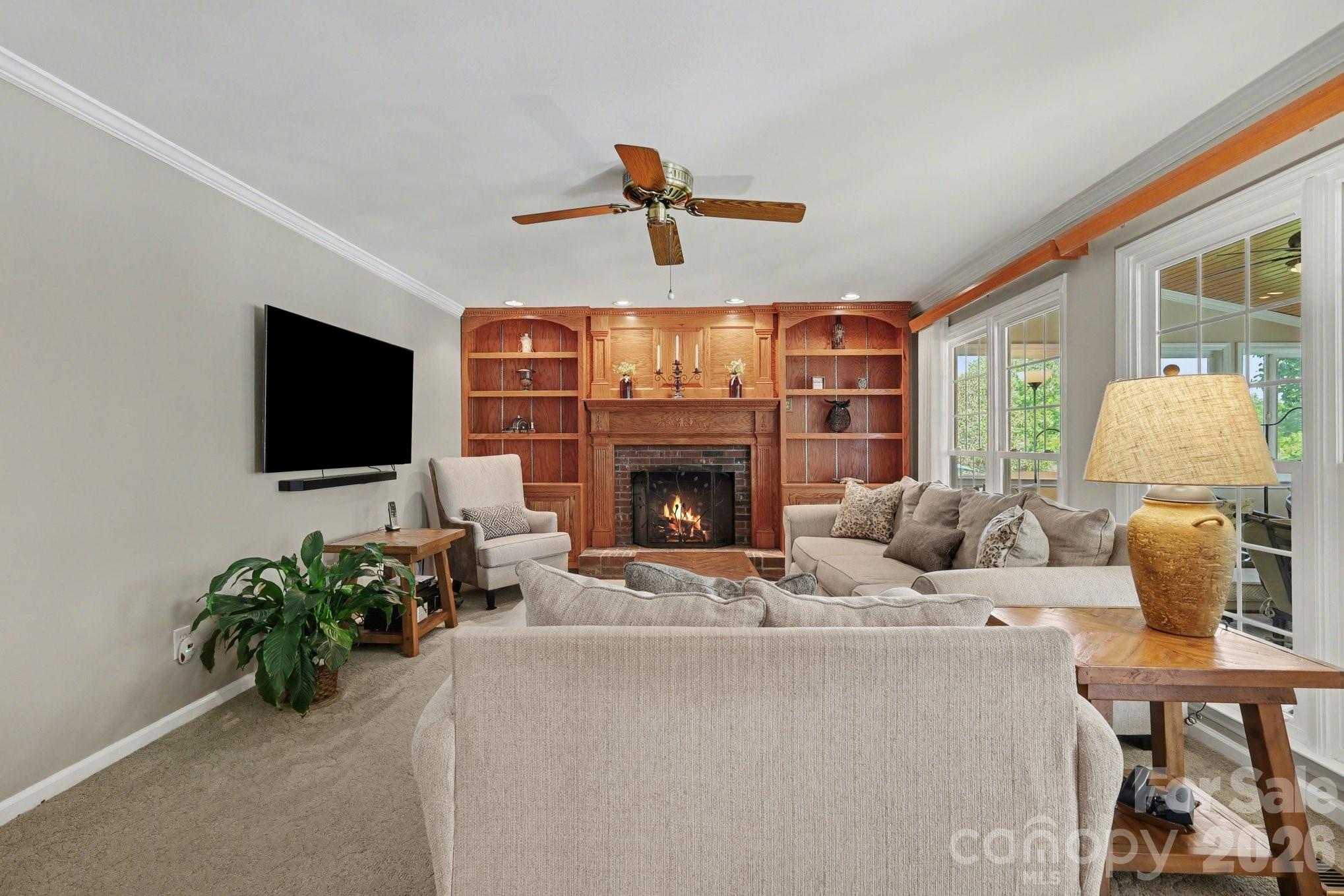 2705 Greenmont Circle