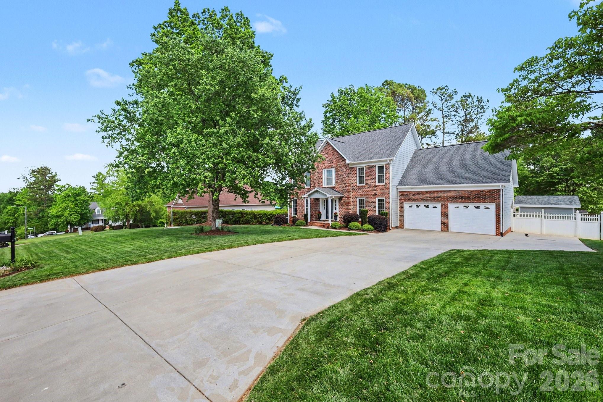 2705 Greenmont Circle