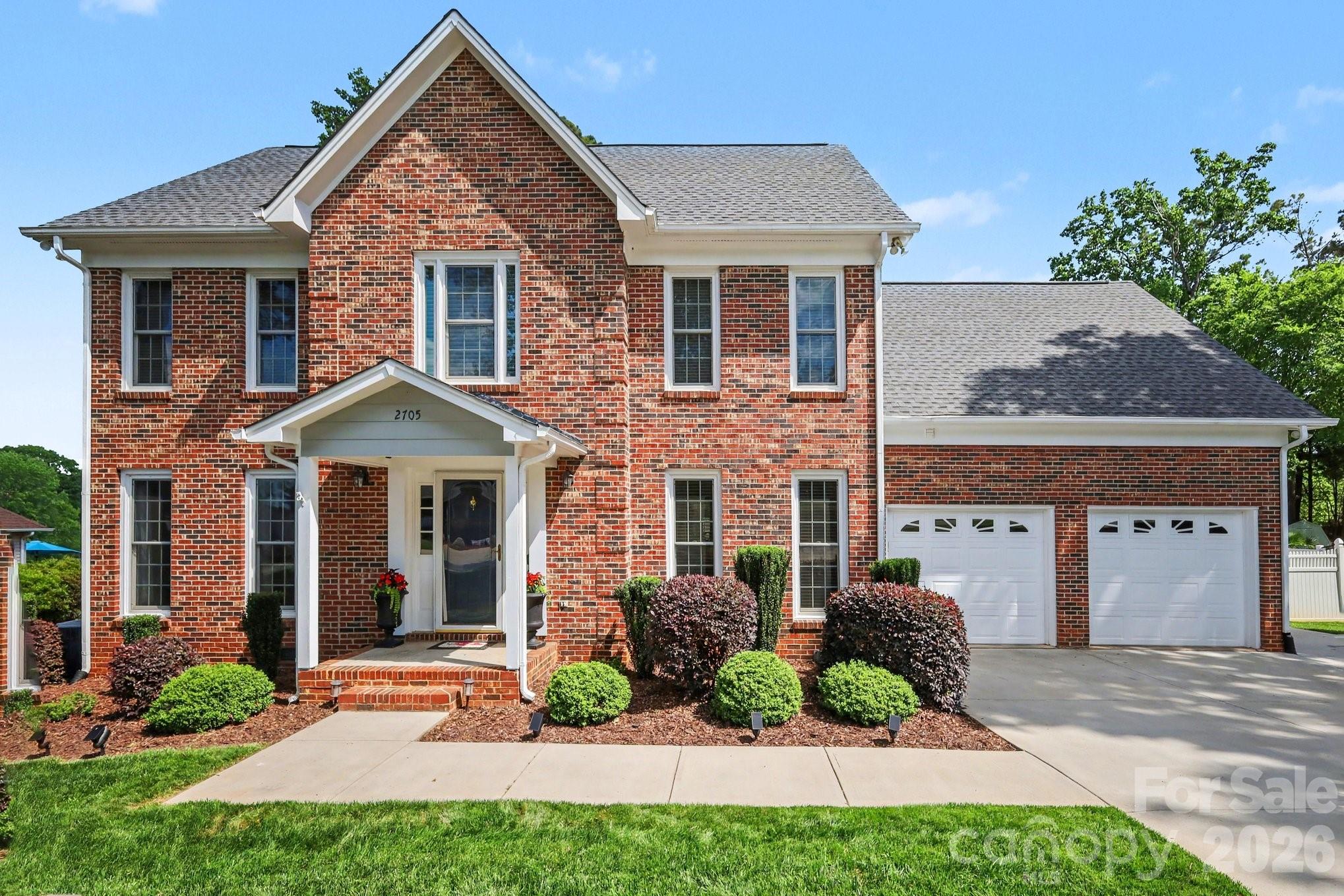 2705 Greenmont Circle