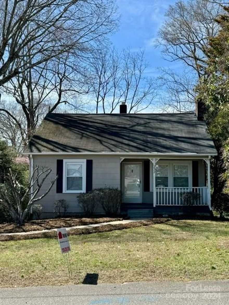 Cute  2 bedroom 1 bath home in viewmont area of Hickory.  Kitchen with appliances, washer dryer hook ups, READY TO MOVE IN!  Tenant pays all utilities - owner will consider small dog under 25 pounds with a $300.00 Non-Refundable pet fee.