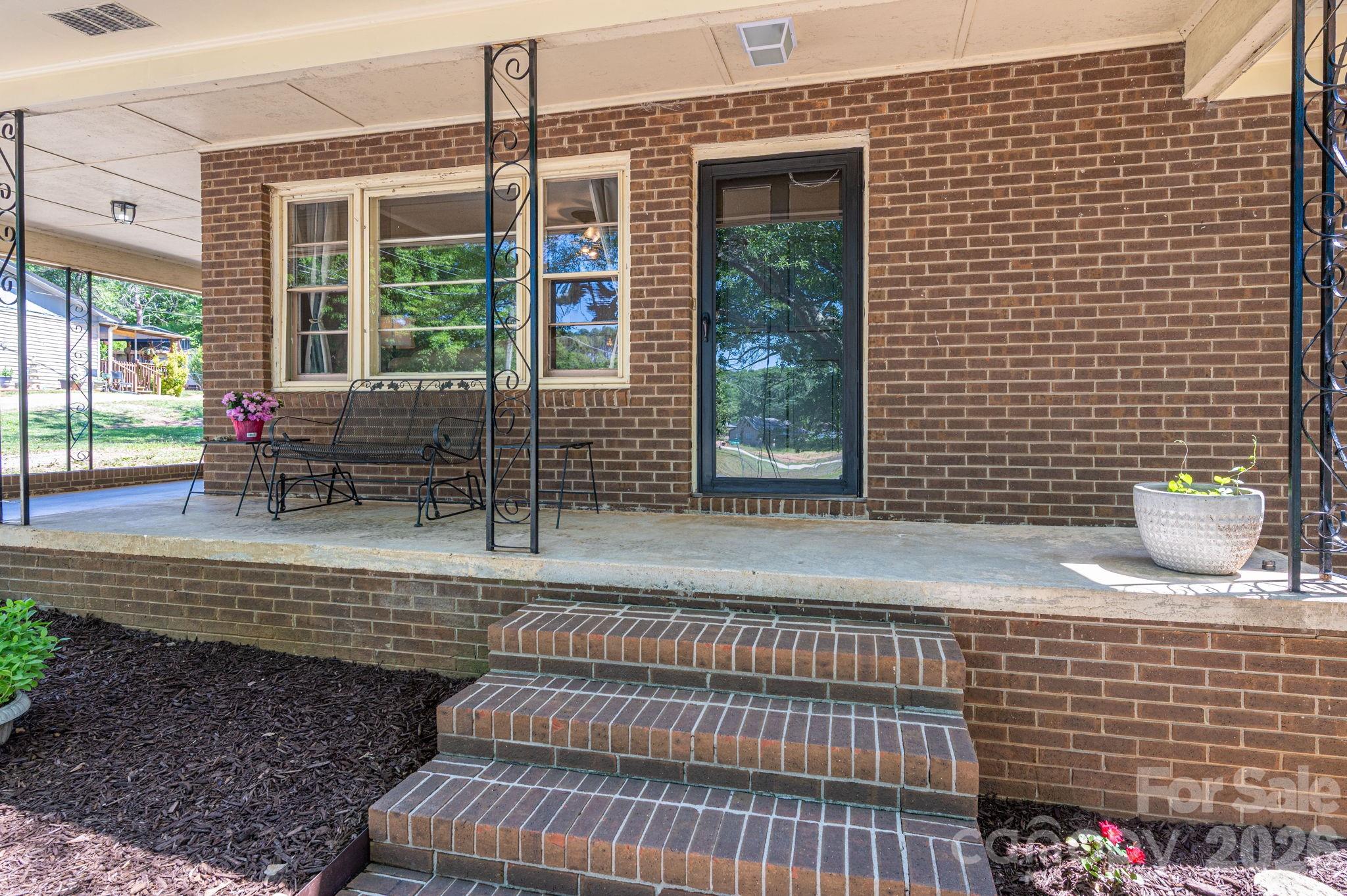 636 Poplar Drive
