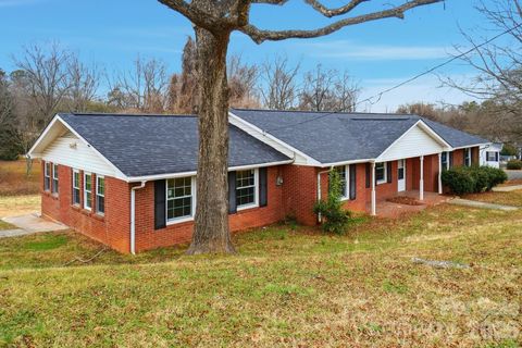 Photo of 25 American Avenue NE, Concord, NC 28025 (MLS # 4337710)