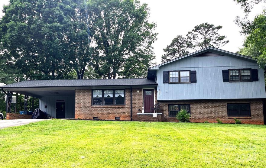 This affordable 3-bedroom, 2-bath split-level home in a quiet NE Hickory neighborhood offers plenty of space to grow. The main level features a great room combining living, dining, and kitchen areas, with a kitchen that boasts stainless steel appliances, a farmhouse-style sink, and a center island with a breakfast bar. The upper level includes three bedrooms and a full bath. The basement/lower level has a large family room currently used as a primary bedroom, a room with built-ins perfect for an office, and a full bath with washer and dryer hookups. The partially fenced backyard includes two patio areas, a 10 x 28 workshop, an additional storage shed, and more.