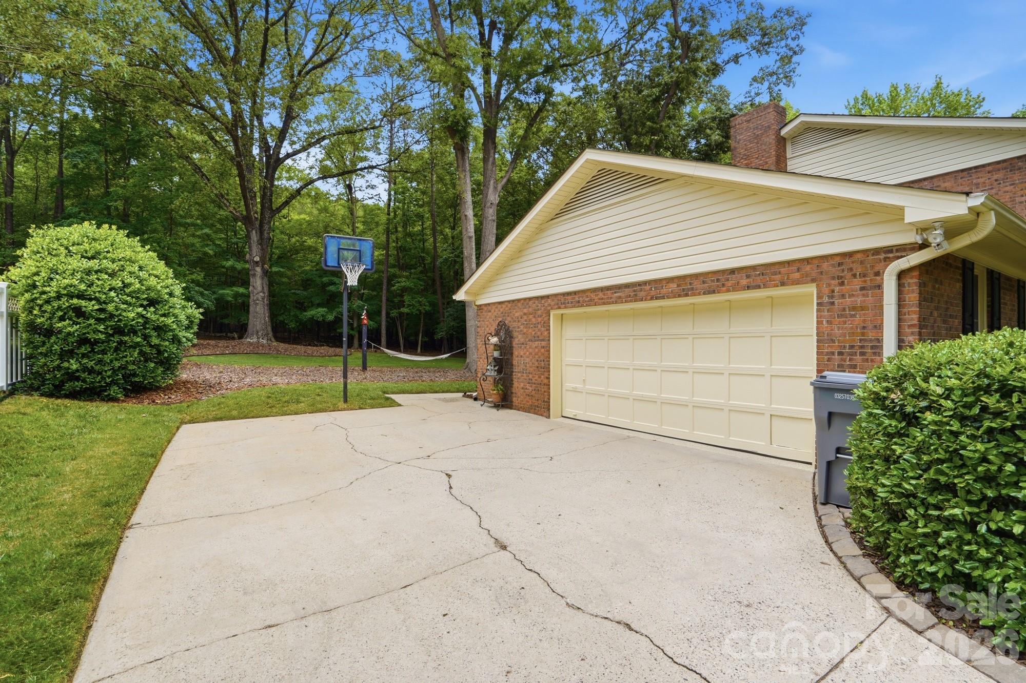 405 Hillcrest Drive