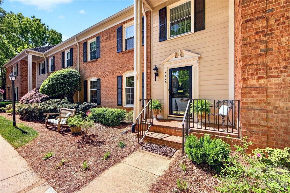 6826 Constitution Lane