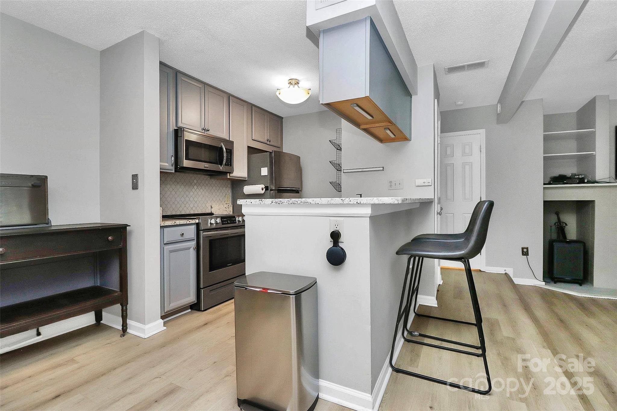 427 W 8th Street