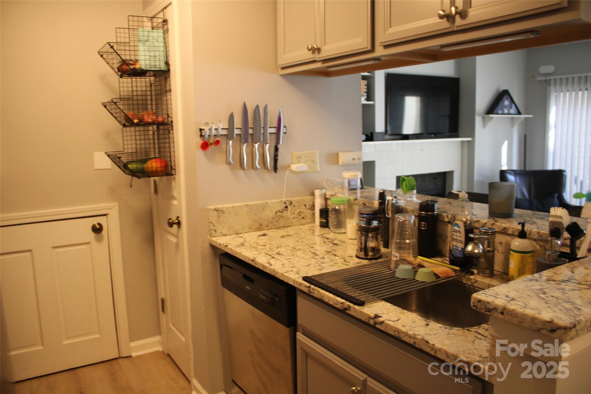 427 W 8th Street