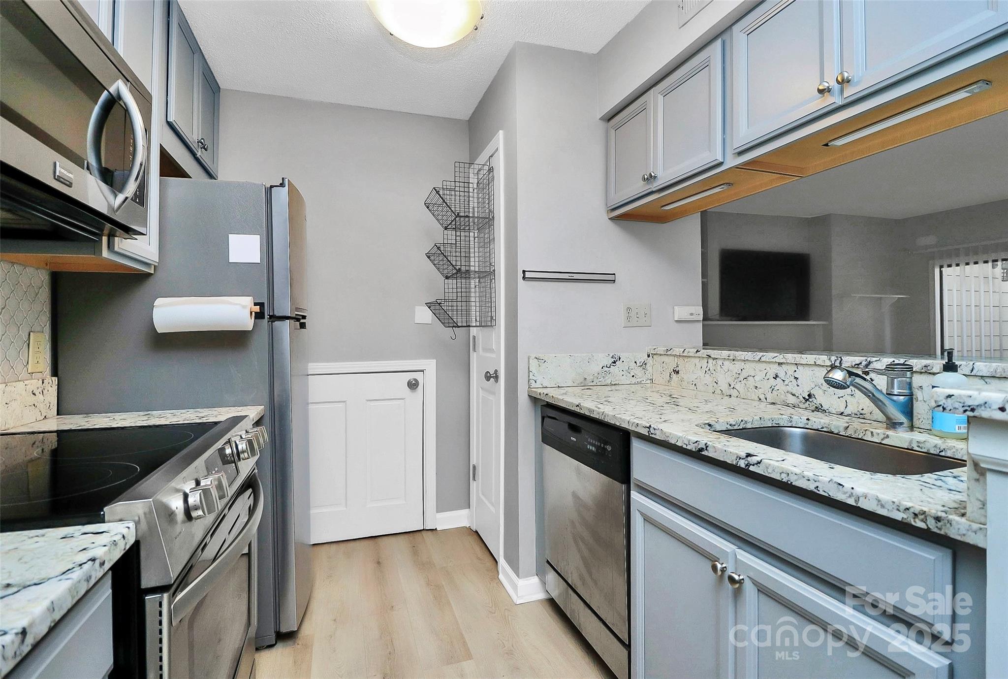 427 W 8th Street