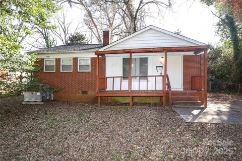 Photo of 2617 Clydesdale Terrace, Charlotte, NC 28208 (MLS # 4332541)