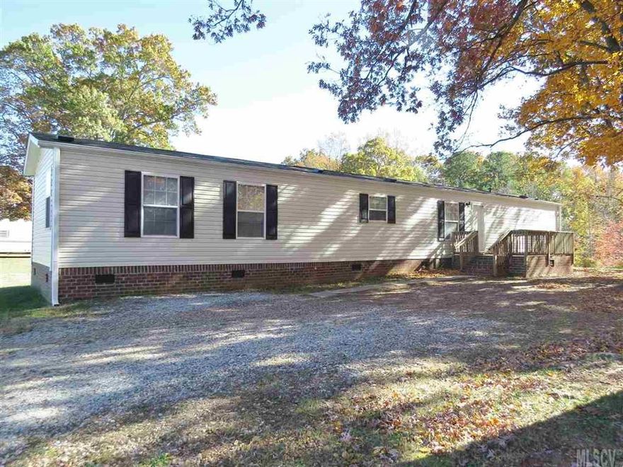 Impressive 3 bedroom/2 bath home with large kitchen and living room. Master suite offers a huge walk in closet, garden tube, dual vanites and separate shower. Close to schools and shopping. Seller financing available.