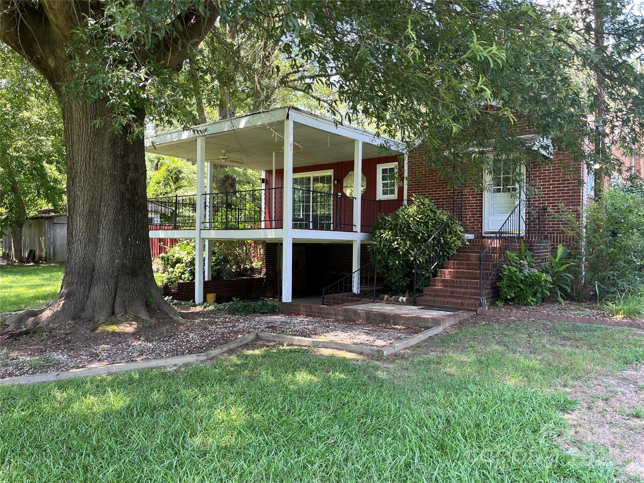 207 Leach Street