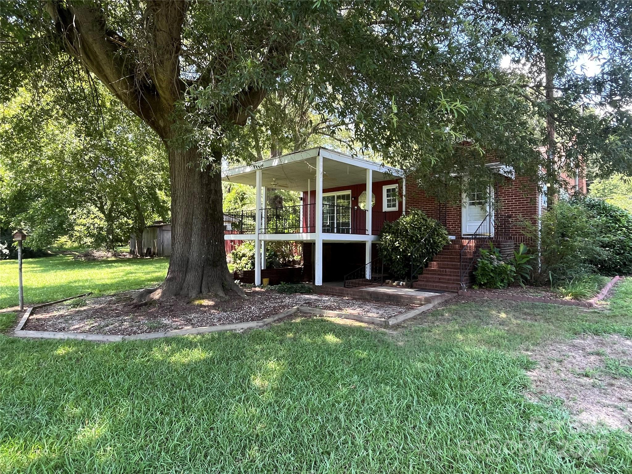 207 Leach Street