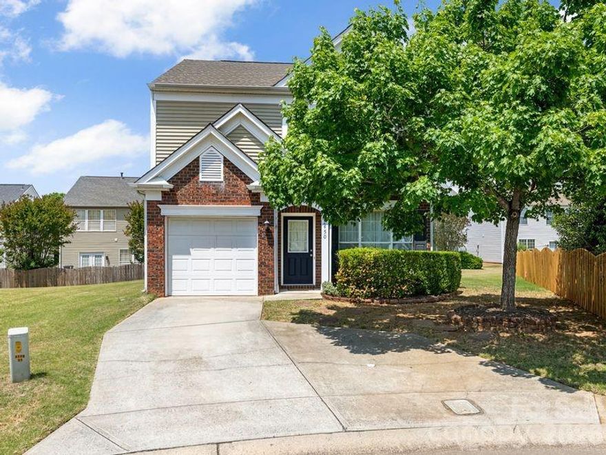 Welcome to the Willowmere community in South Charlotte. Sitting at the end of a quiet cul-de-sac, this meticulously maintained 3 bed, 2.5 bath home features an open floor plan flooded with natural light. The main floor includes the kitchen with electric range, microwave, granite countertops, adjacent dining area, a cozy family/living room with gas log fireplace, and a half bath. Upstairs, you'll find all 3 bedrooms including the spacious Primary bedroom with vaulted ceiling, and full bath featuring a dual vanity, separate water closet, shower/tub and spacious walk-in-closet. Replaced roof (architectural shingles), gas water heater, and microwave--all in 2023.    
Friendly Willowmere neighborhood has tons of amenities including an Outdoor Pool, Clubhouse, Playground, Tennis/Basketball Courts, and frequent community events. Lawncare is handled for you by the HOA.  Conveniently located near shopping, restaurants, and YMCA. The newly completed nearby 485 onramp makes for shorter commute times. Come and see, this move-in-ready home won’t last long!