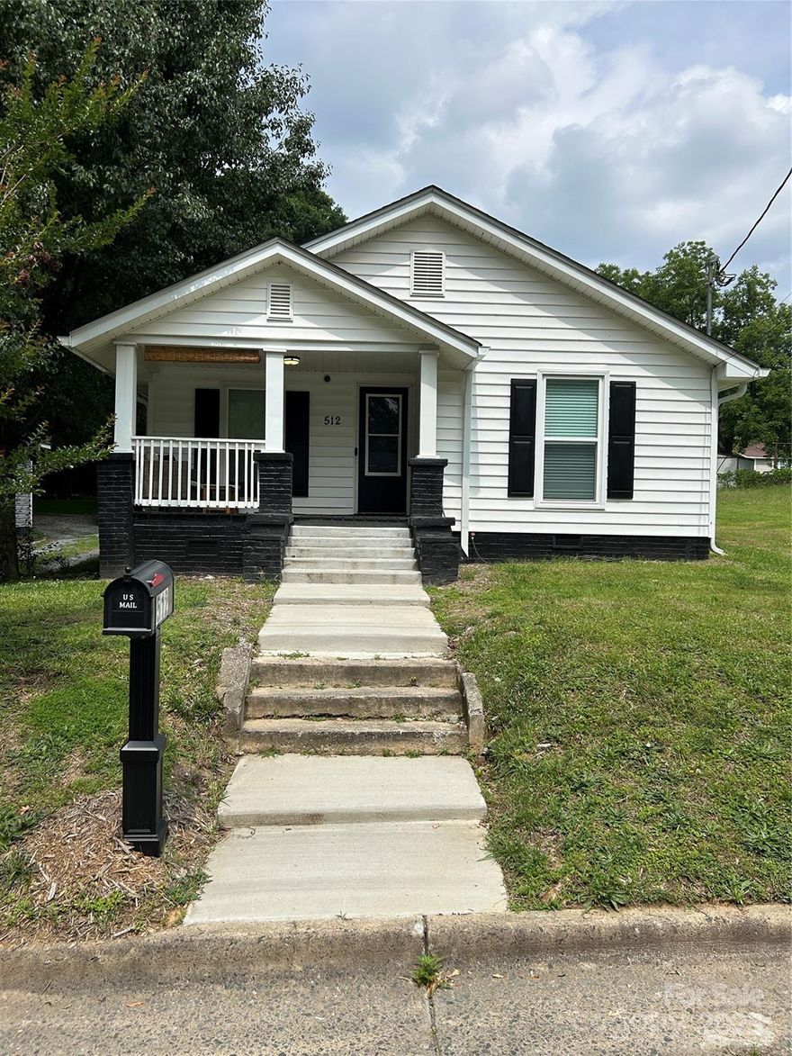 No HOA! Welcome HOME! Recently remodeled 2 /1 with LVP and carpet and a lot of updates. Conveniently located for easy access to I 85 and 321. READY TO MOVE IN, come take a look showings start June 10th.