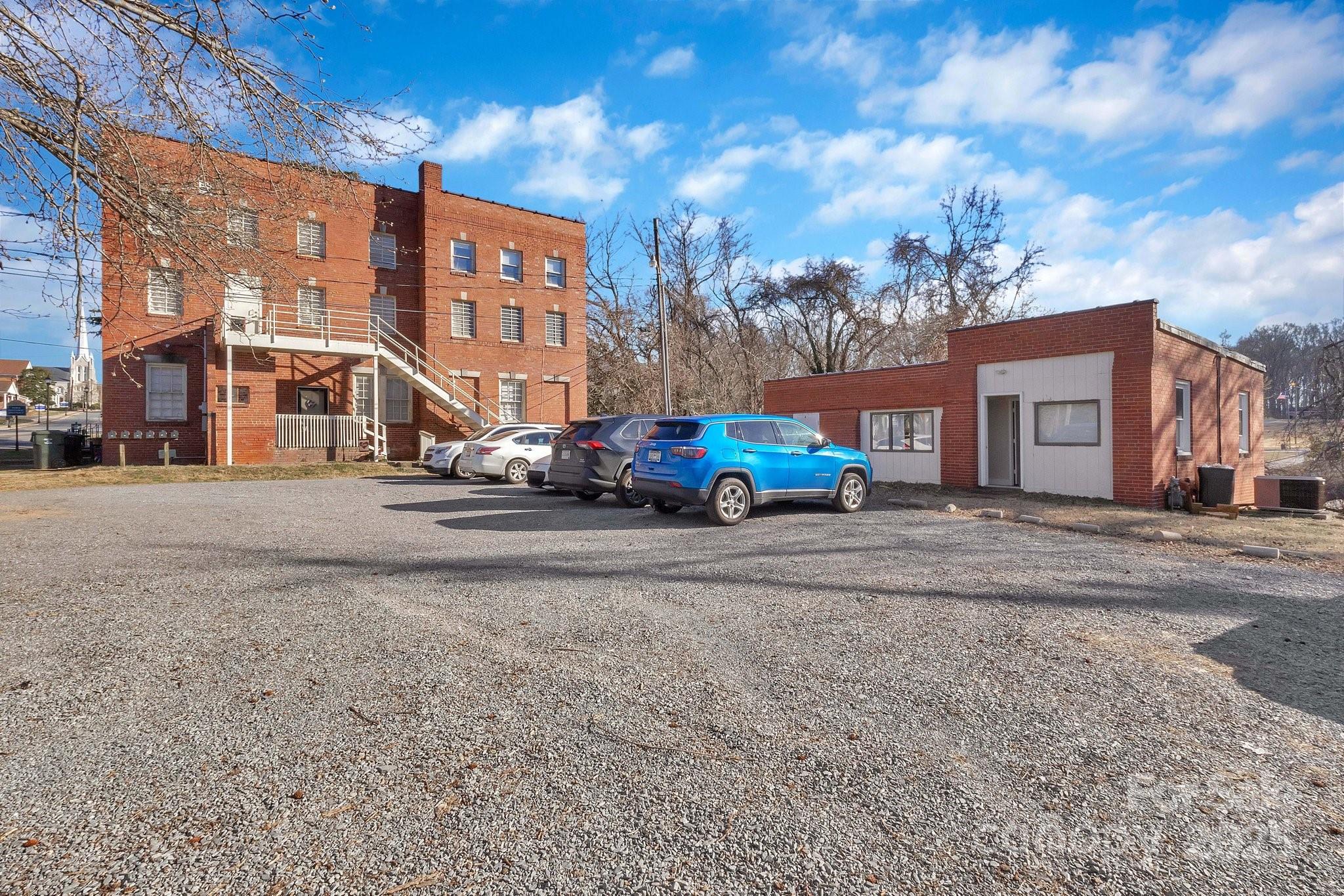 203 Liberty Street W
