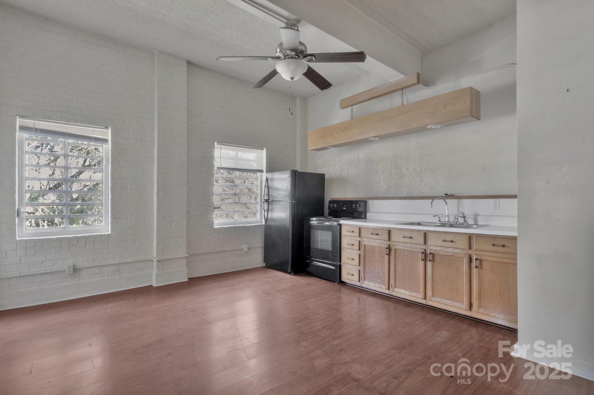 203 Liberty Street W