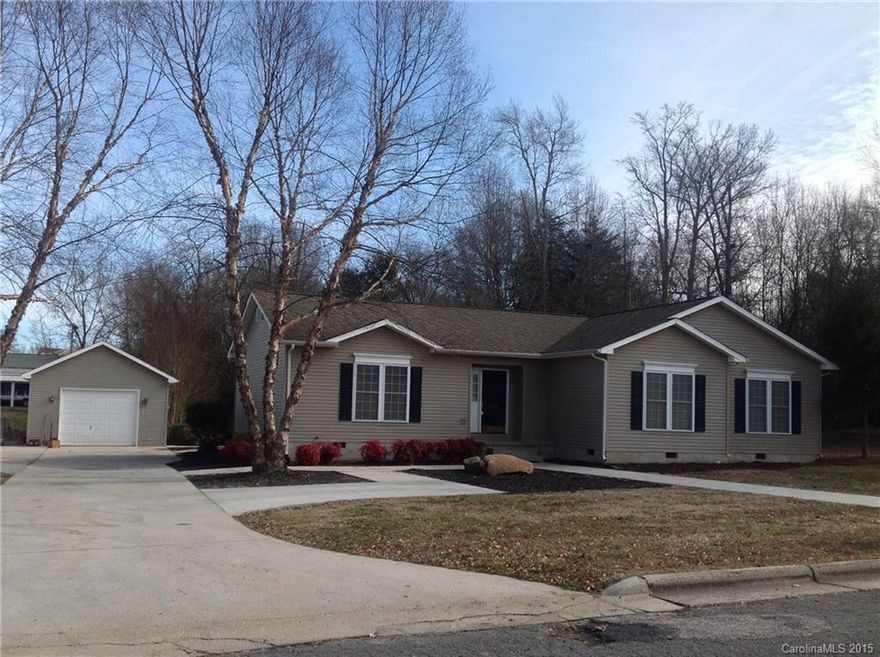 Great Clover 3 bedroom 2 bath home, walking distance to town. Well kept family home on approximate .25 acre (18,234 S.F.)  has a detached garage with electric and water. Home has a Dining Room, Eat in Kitchen, deck, central vac, over 1,800 heated square feet