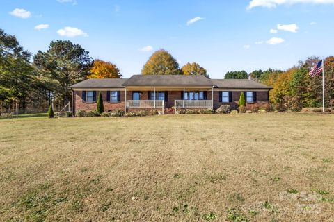 Photo of 3399 Mason Spring Drive, Lincolnton, NC 28092 (MLS # 4319769)