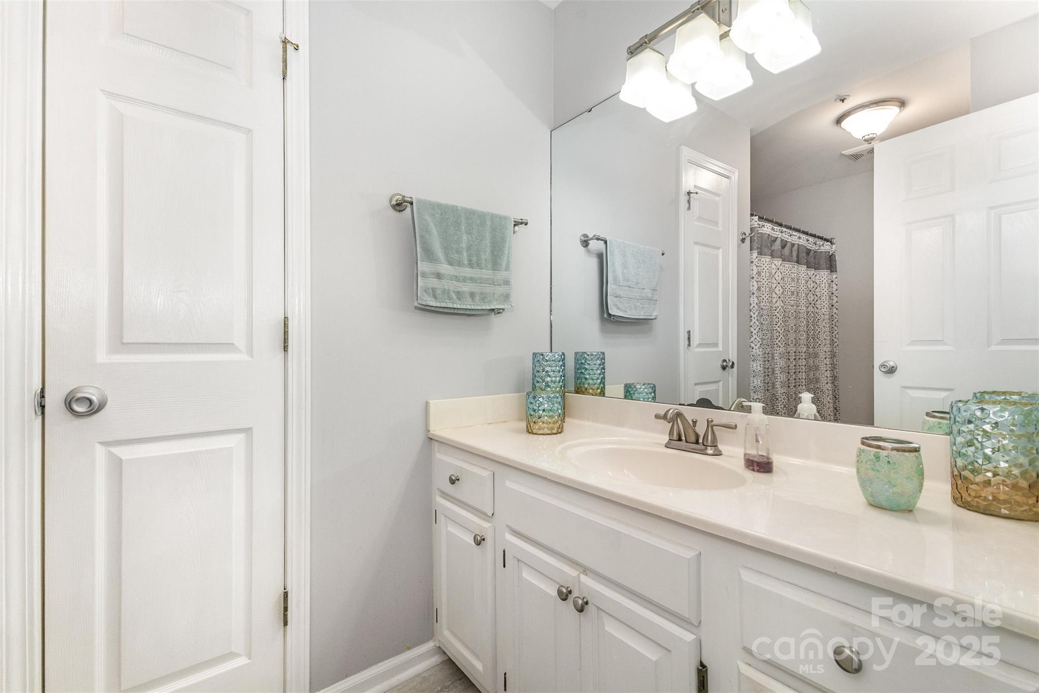 Davidson, North Carolina 28036, United States, 2 Bedrooms Bedrooms, ,2 BathroomsBathrooms,Residential,Coming Soon,219306