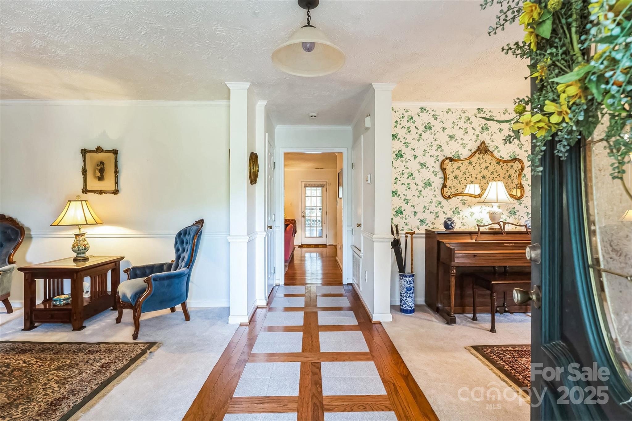 815 La Quinta Lane