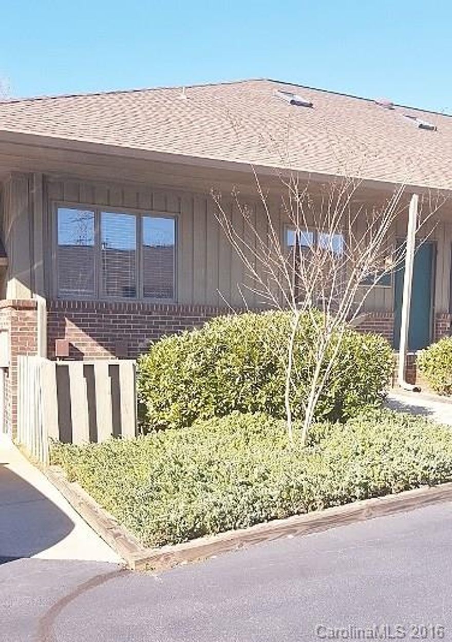 Office suite with conference room, 2 office spaces, reception area, bathroom and side coffee bar area. Great office location in the heart of Lake Wylie area right off  Hwy 49. Priced to sell!